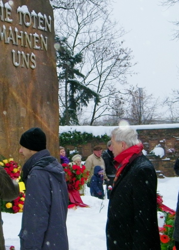 Wolfgang Gehrcke bei der Gedenkfeier für Rosa Luxemburg und Karl Liebknecht, Wolfgangs Blog vom 27. 12. 2009